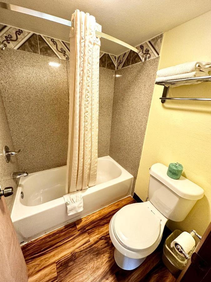 Regency Inn Iola Экстерьер фото
