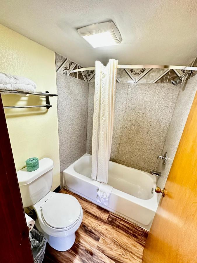 Regency Inn Iola Экстерьер фото