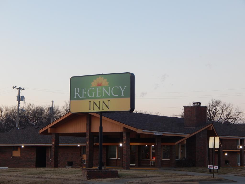 Regency Inn Iola Экстерьер фото