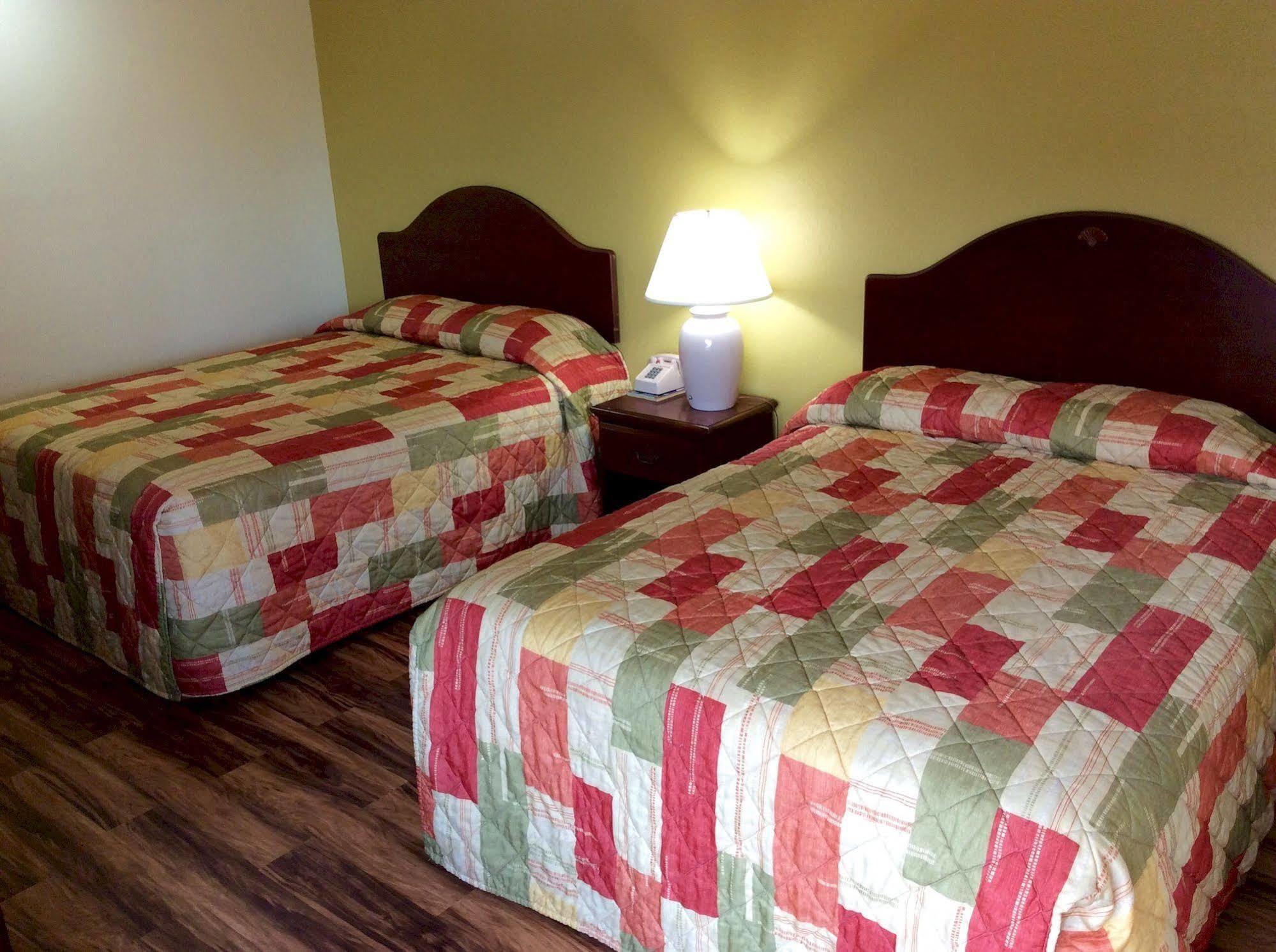 Regency Inn Iola Экстерьер фото