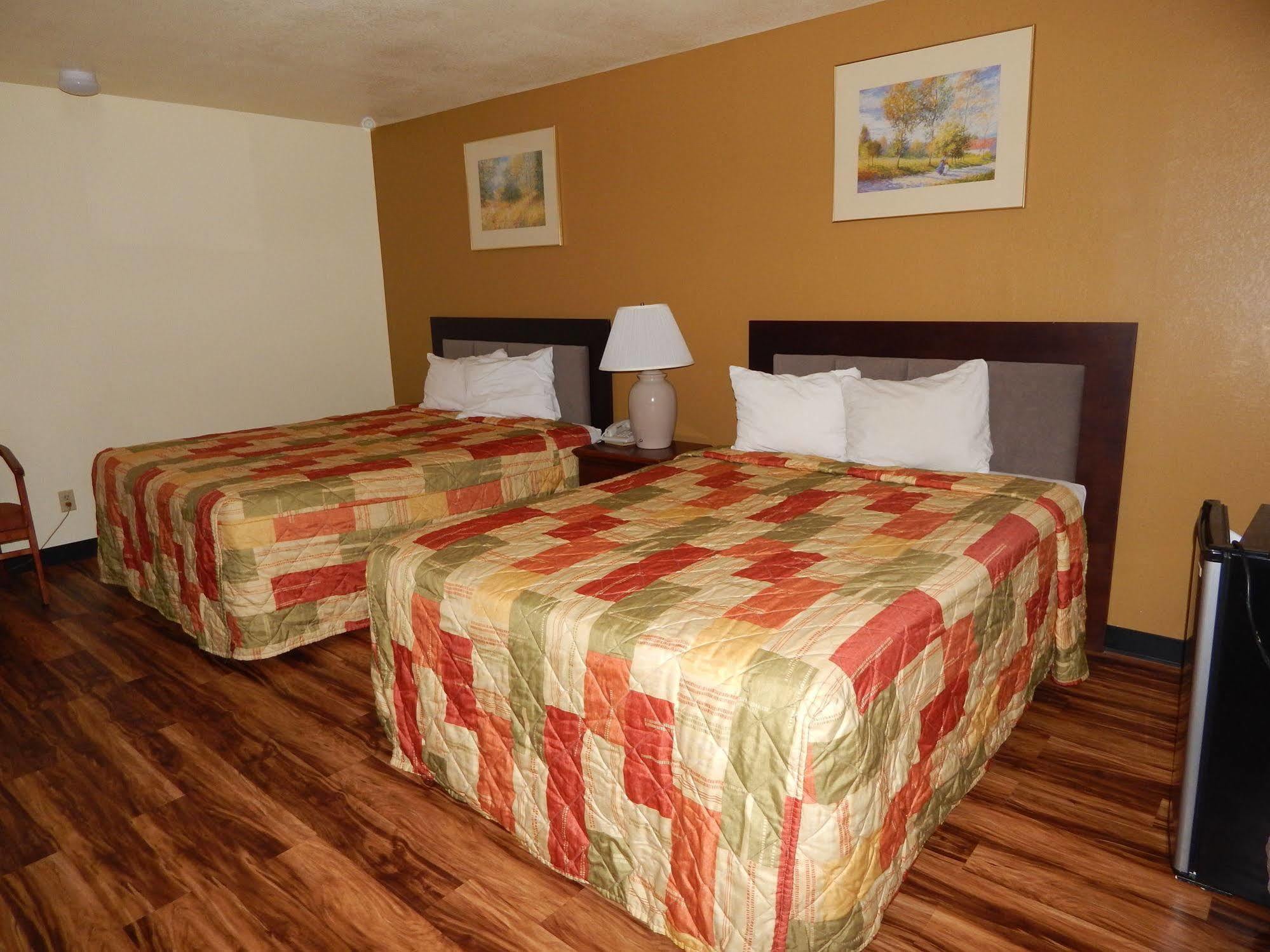 Regency Inn Iola Экстерьер фото